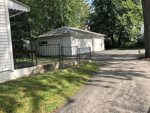 2nd image of 2 E Eureka Dr