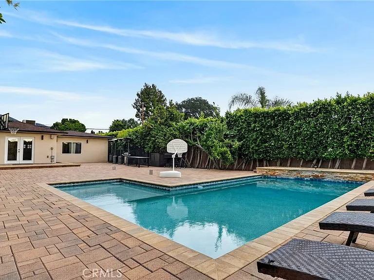 10855 Oro Vista Ave — Photo 2