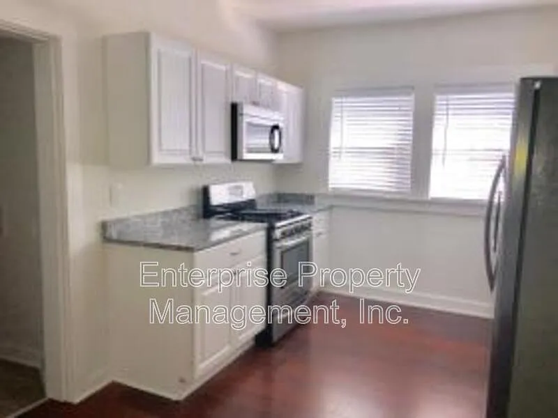 2 bed, 1.0 bath, 971 sqft, $895 — Photo 2