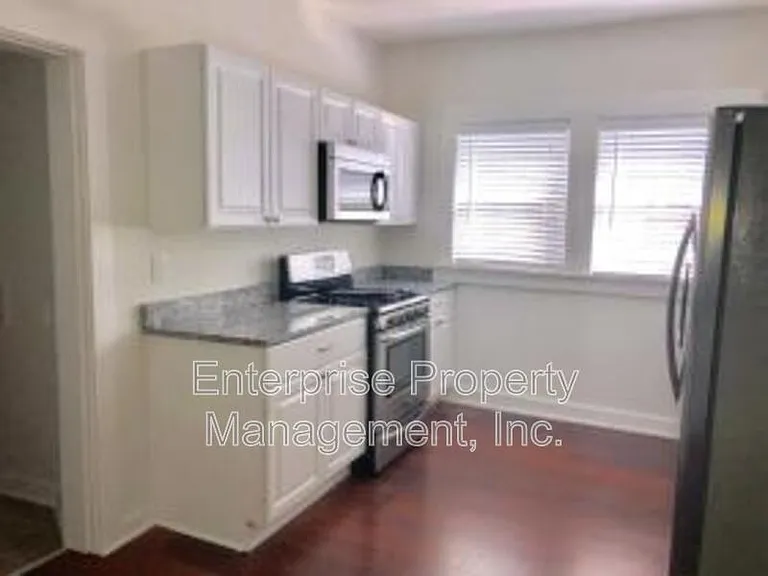 2360 Forest Ave #4 — Photo 2