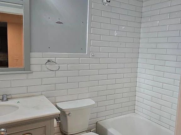 5th image of 217 Green Ln Floor 2