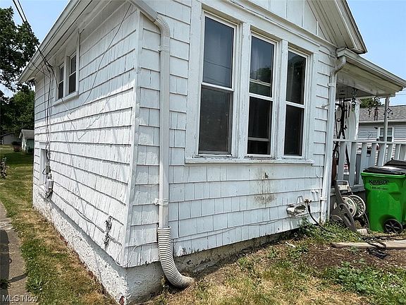 3rd image of 865-867 McGill St