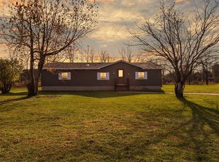 7135 Hall Rd, Bellevue, MI 49021