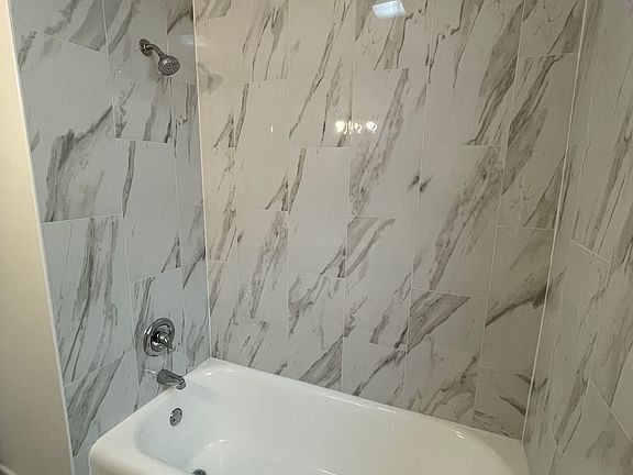 5th image of 3001 N Leclaire Ave #2