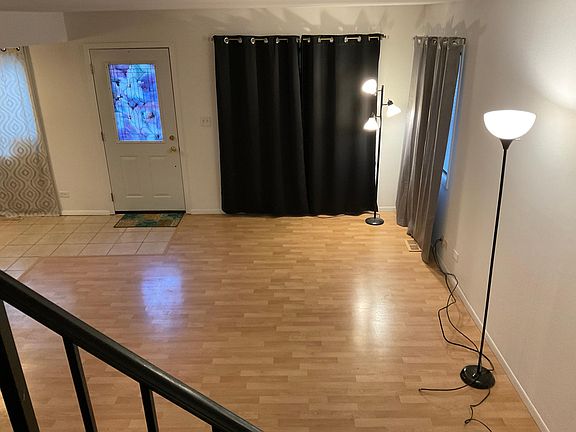 2nd image of 2S705 Winchester Cir E Unit 3