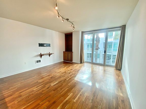 3rd image of 555 4th St Unit 604