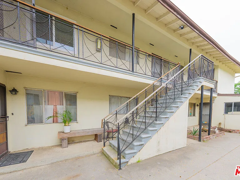 10043 Haines Canyon Ave #F — Photo 2