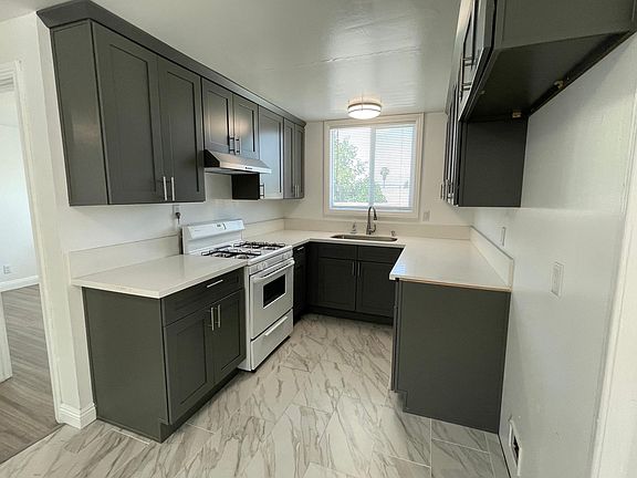 2nd image of 421 W Graves Ave