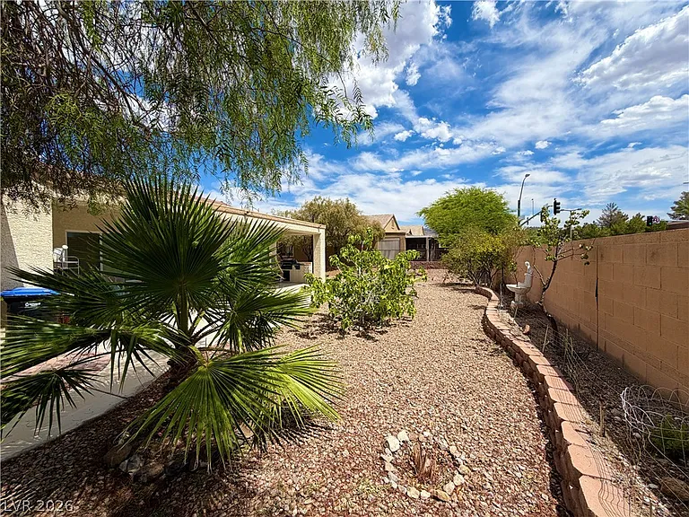 2895 Maffie St — Photo 30