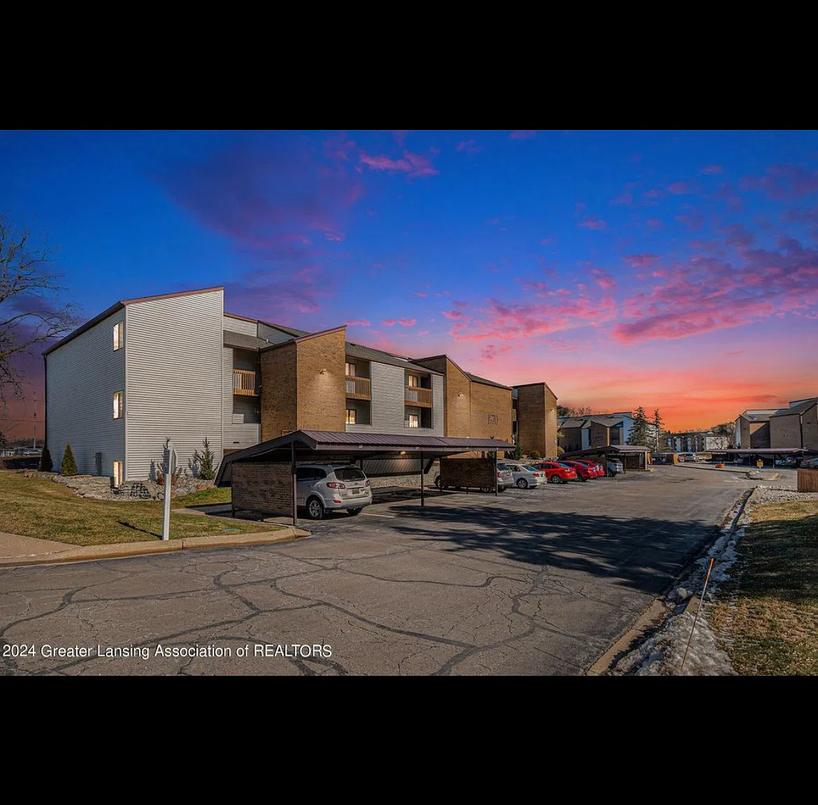 1570 W Pond Dr — Photo 2