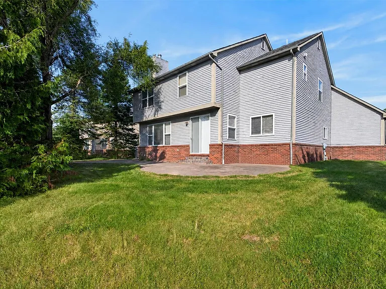 699 Bay Pointe Dr — Photo 40