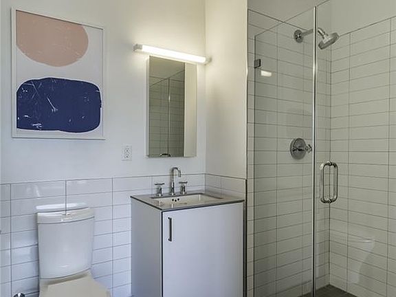 4th image of 2222 Jackson Ave #1011
