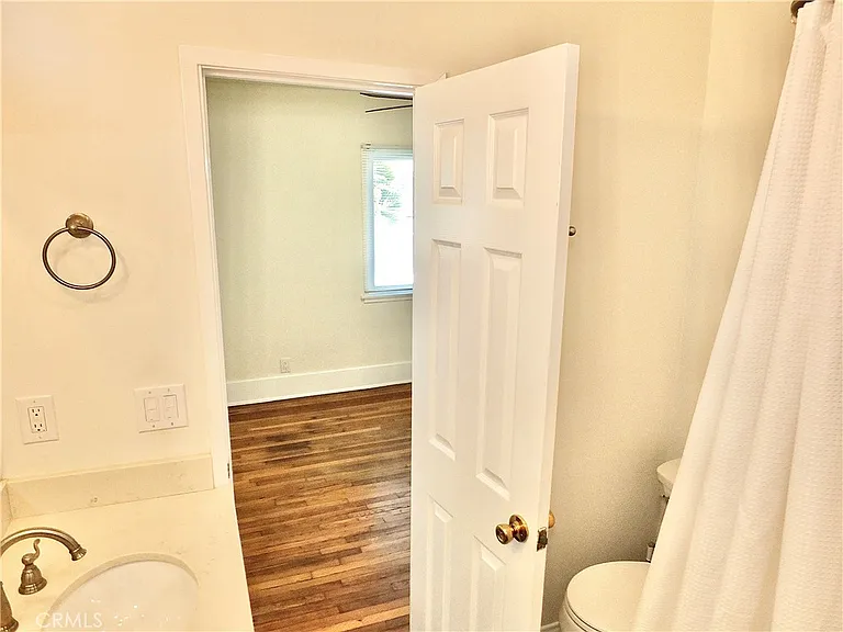 4036 E Vermont St — Photo 37