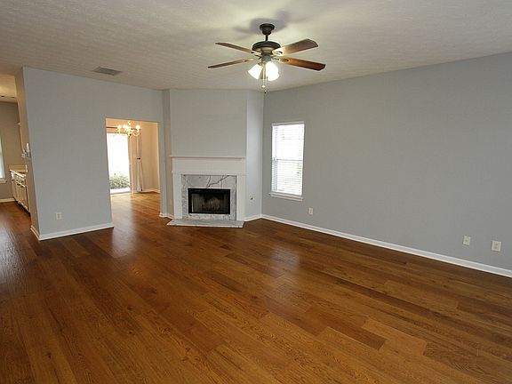 3rd image of 914 Tree Creek Blvd #914