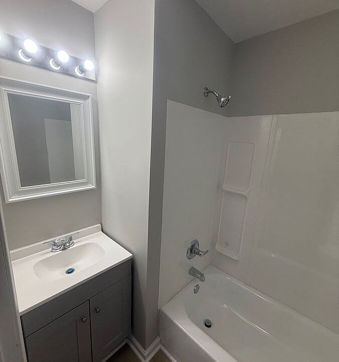 1st image of 31 Hurley St #10