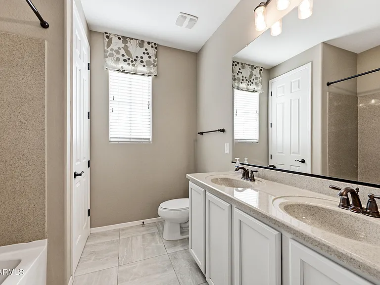 1930 E Horseshoe Dr — Photo 5