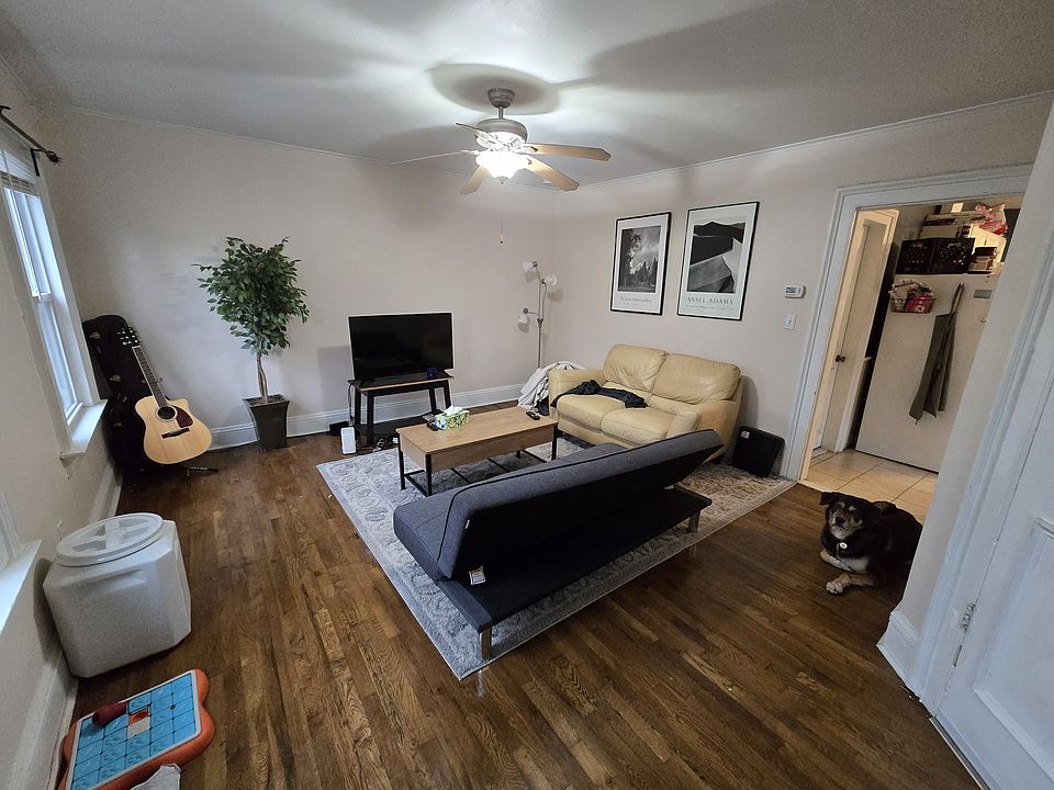 1st image of 122 Eagle St #2