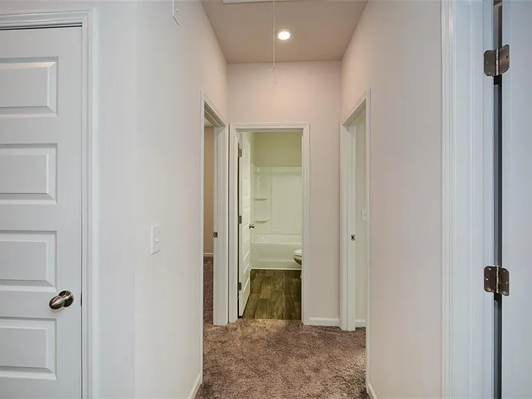 350 Cranston Dr — Photo 22