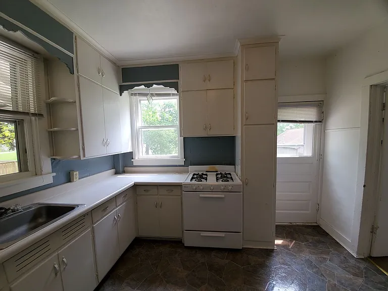 Walnut St 2512 — Photo 8