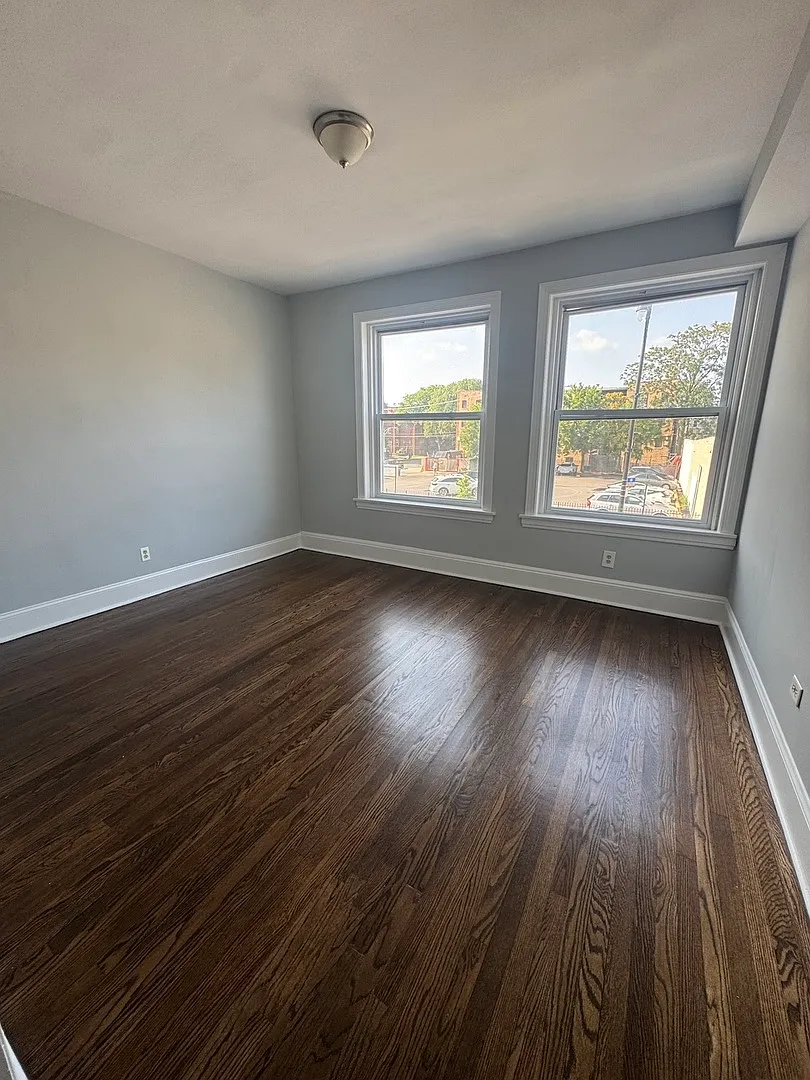 3 bed, 1200 sqft, $2,600 — Photo 3