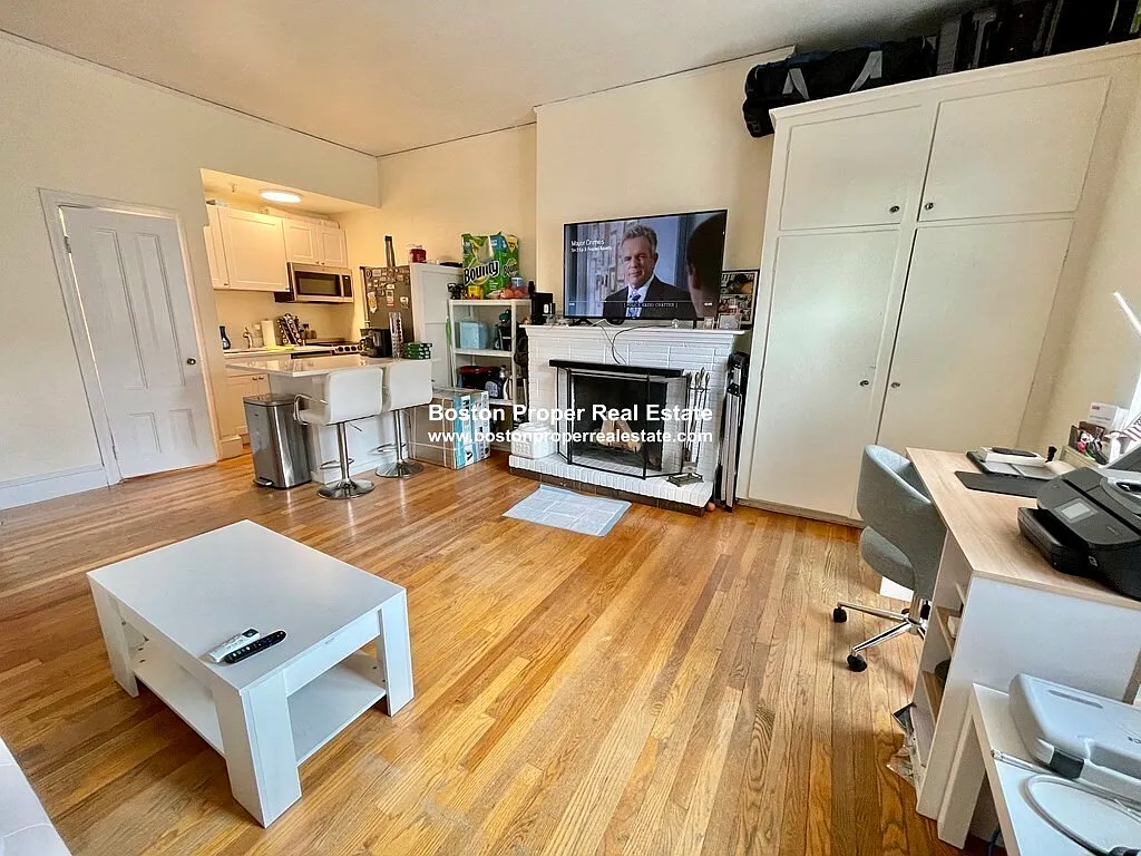 Building Photo - 337 Beacon St #8