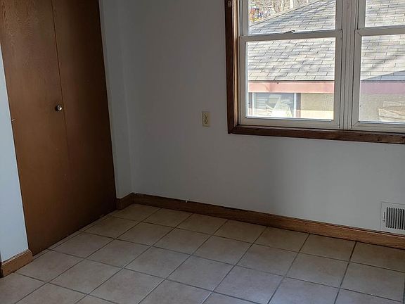4th image of 140 Case Ave #2