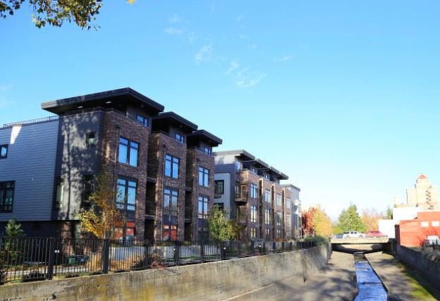 1st image of 165 N 4th Ave #Vue22