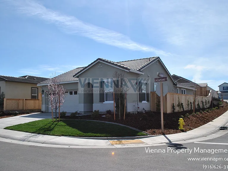 101 Chesapeake Ct — Photo 2