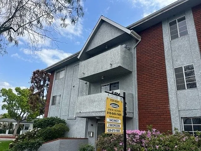 2700 West Victory — Photo 1