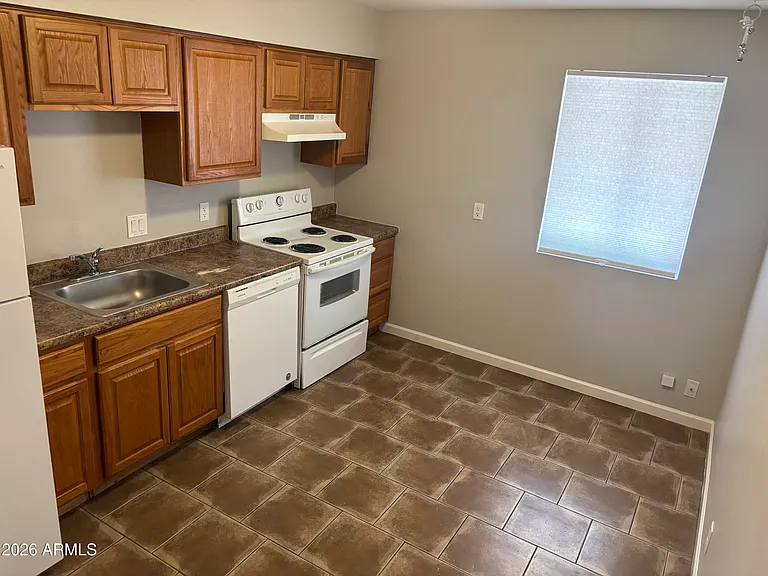 315 N Horne #315 — Photo 5