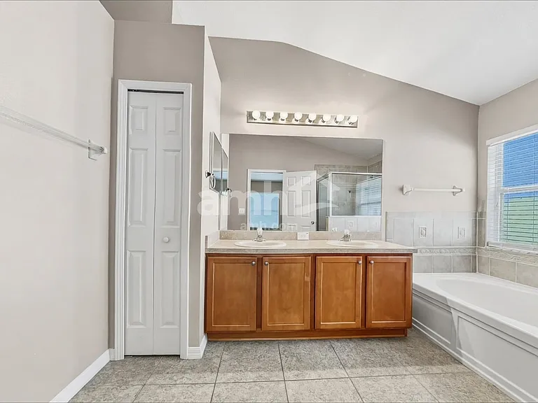 3213 Dunstable Dr — Photo 10