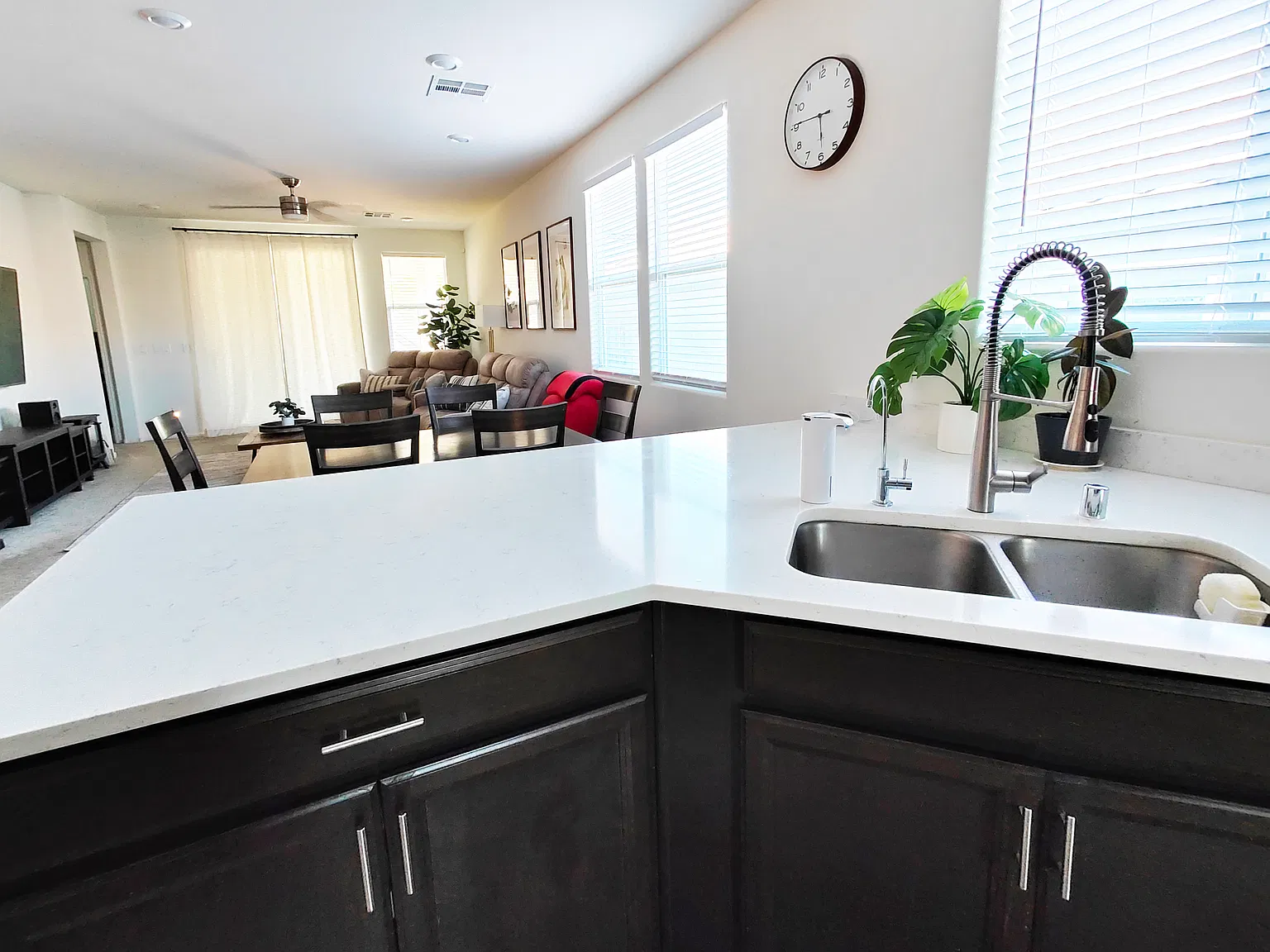 3 bed, 1590 sqft, $2,300 — Photo 4
