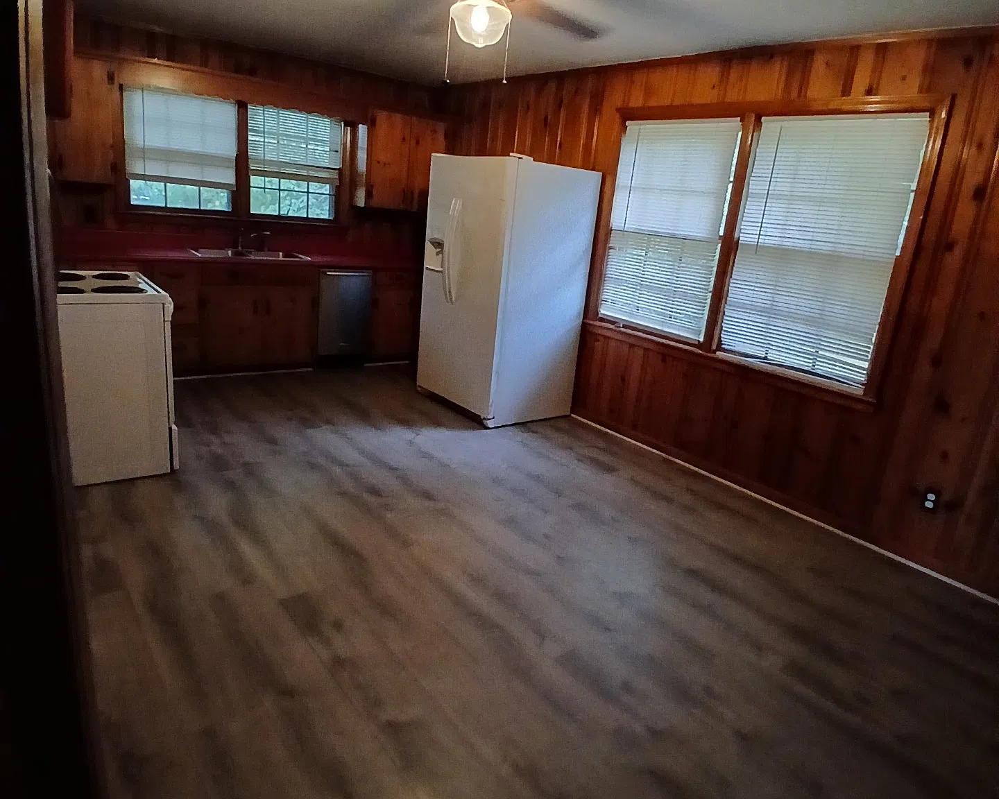 3 bed, 1400 sqft, $1,600 — Photo 2
