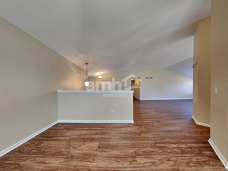 211 Gladys Ave — Photo 6
