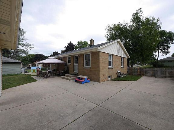 Driveway w/extra parking slab