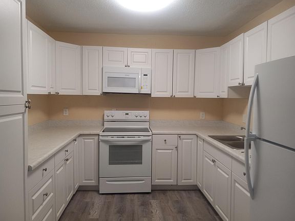 2nd image of 8414 N Orange Pl