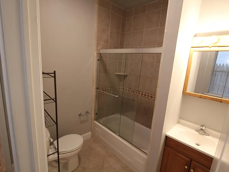 1609 Bainbridge St #1 — Photo 7