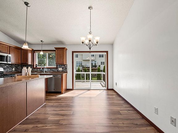 5th image of 526 Hackney Ave