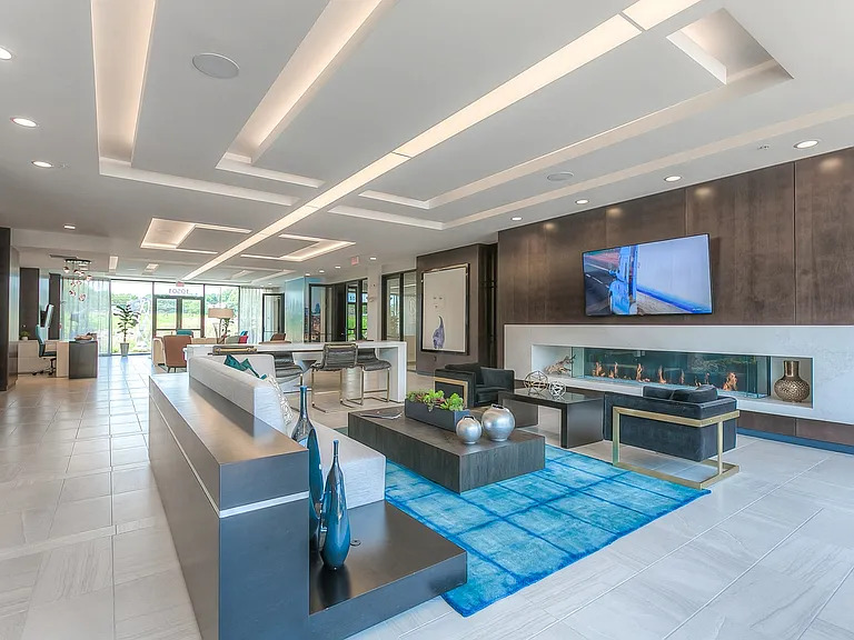 The Royale at CityPlace — Photo 31