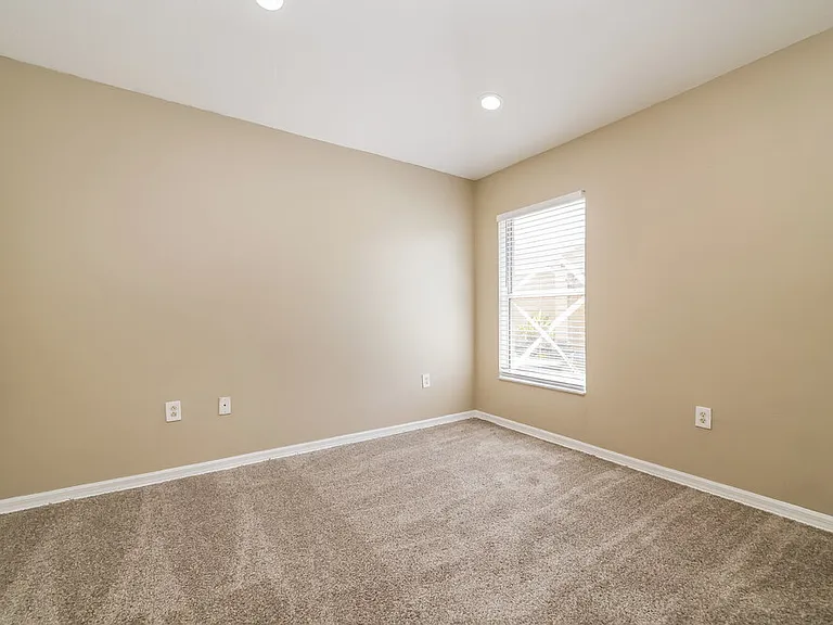 12704 Evington Point Dr — Photo 11