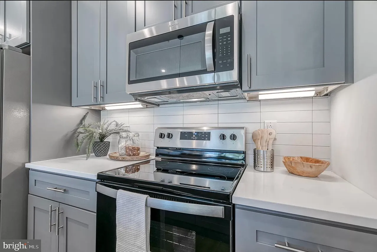 2616 West Girard Ave - 204 — Photo 3