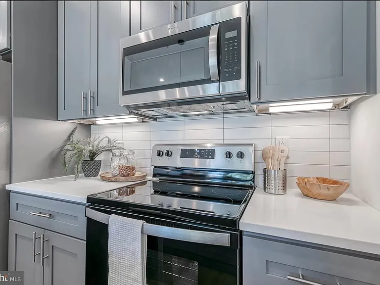 2616 West Girard Ave - 204 — Photo 3