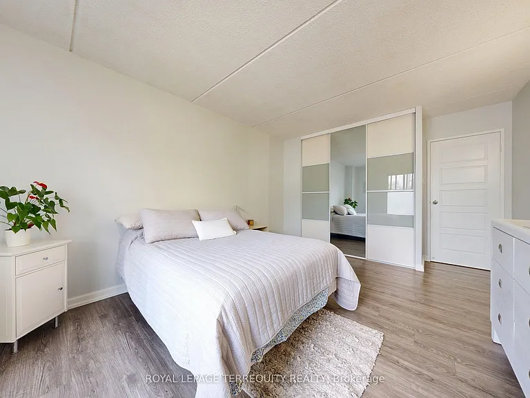 2 Glamorgan Ave #212 — Photo 4