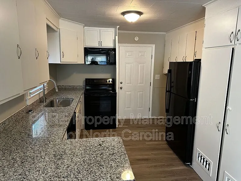 603 Robbins St — Photo 9
