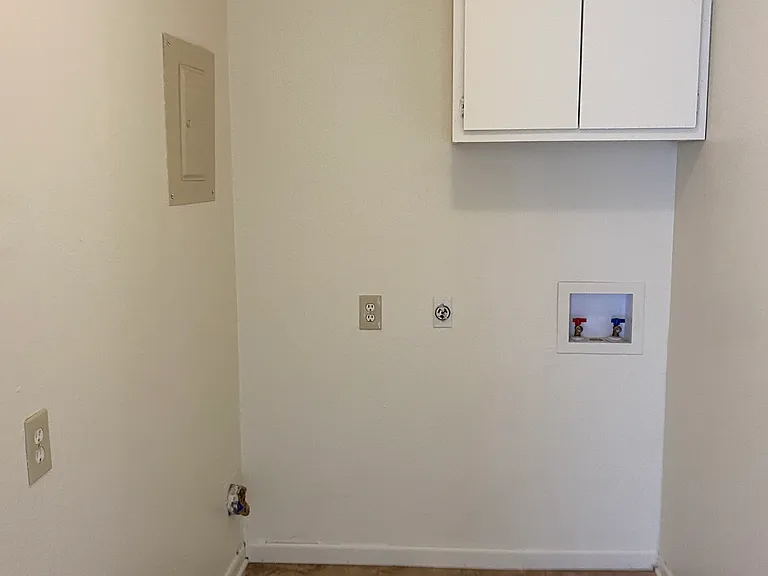 1252 Meadowview Dr — Photo 4