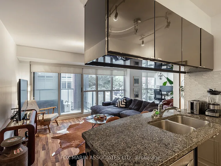1005 King St W #207 — Photo 4