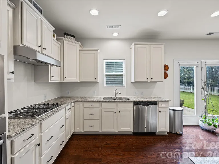 409 Elizabeth Valley Ln — Photo 9