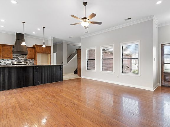 4th image of 835 Blvd St Germaine St