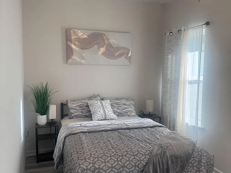 Beautiful Decor, Full size bed