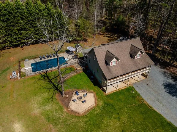 80 Pine Grove Dr, Blue Ridge, GA 30513